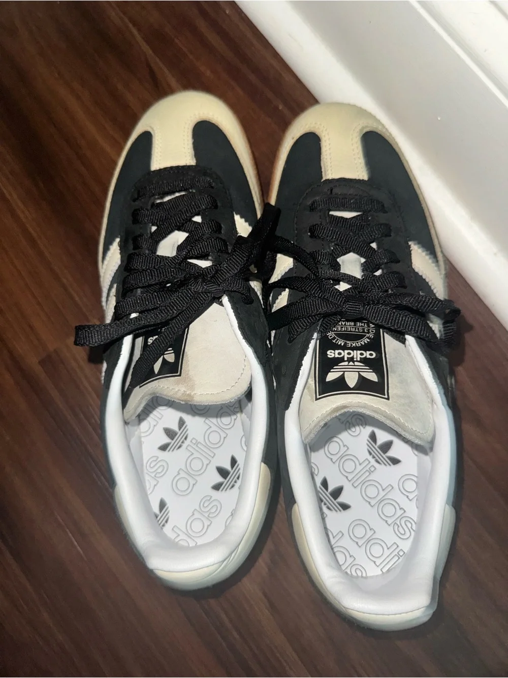 Black/Cream Gum Sole Sneakers – Women’s Size 8 - Picture 3 of 5